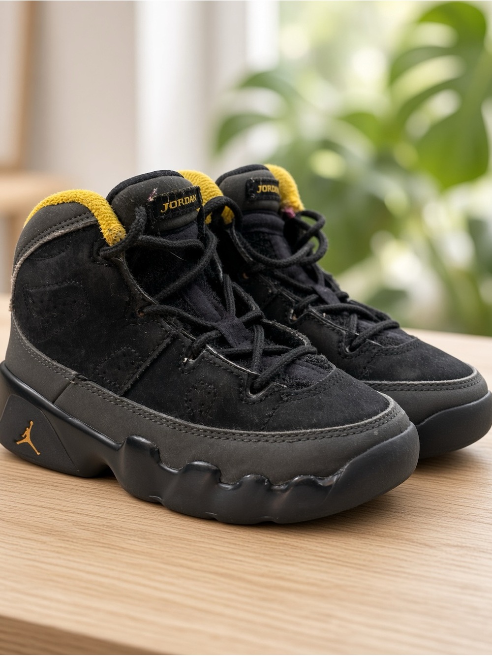 Air Jordan 9 Retro TD "Dark Charcoal University Gold